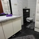 Amber S Podzemnom Garazom *