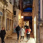 Amber S Podzemnom Garazom Spalato