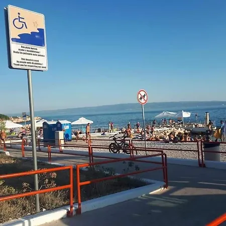 Amber S Podzemnom Garazom *