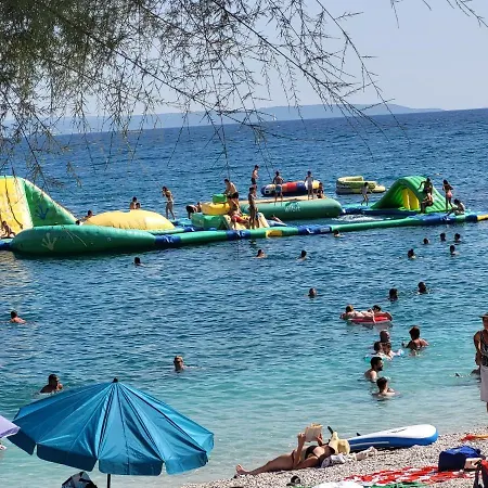 Amber S Podzemnom Garazom *