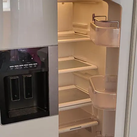 Amber S Podzemnom Garazom *