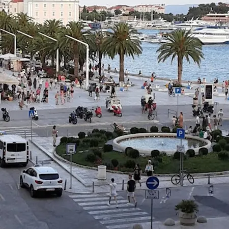 Amber S Podzemnom Garazom דירה