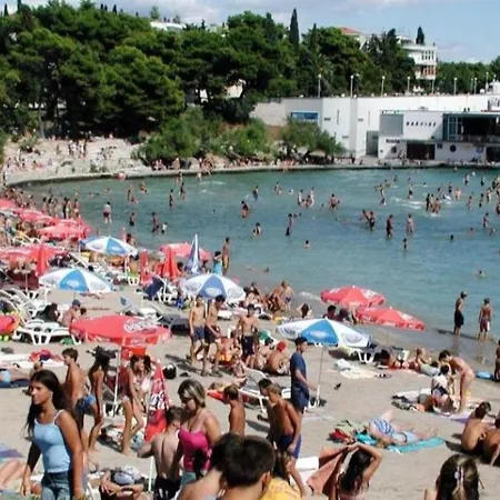 Amber S Podzemnom Garazom