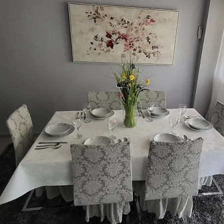 Amber S Podzemnom Garazom Apartament