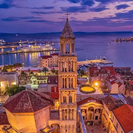 Amber S Podzemnom Garazom Apartmán