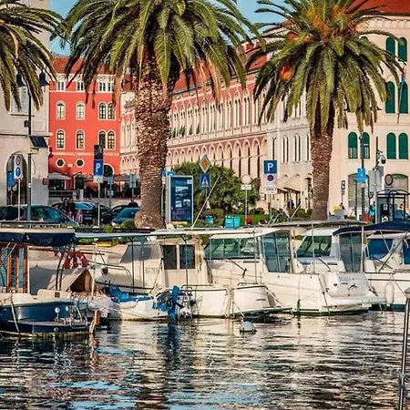 Amber S Podzemnom Garazom דירה *