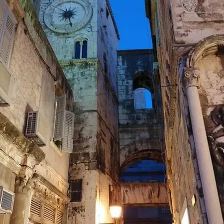 Amber S Podzemnom Garazom *