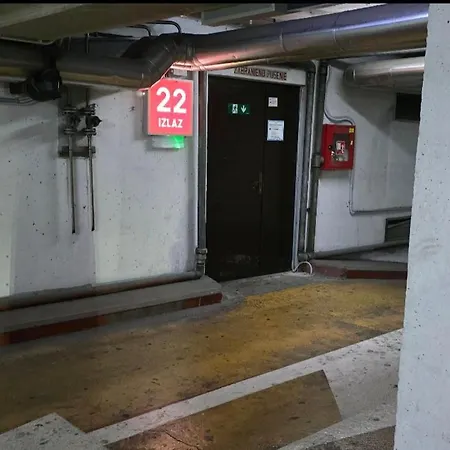 Amber S Podzemnom Garazom Apartmán *