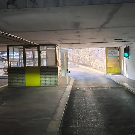 Amber S Podzemnom Garazom Spalato