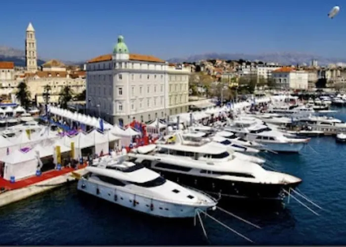 Apartment Amber S Podzemnom Garazom Split