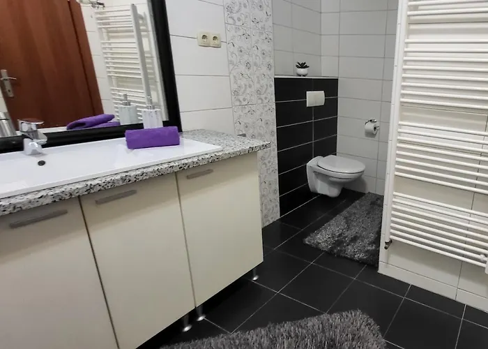 Amber S Podzemnom Garazom *