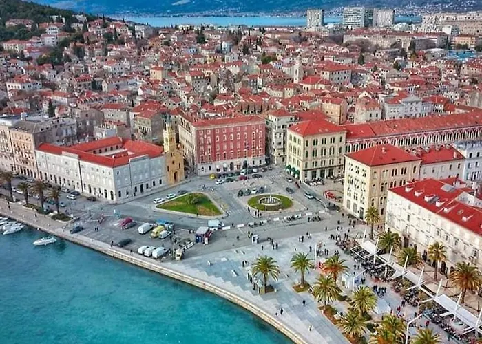 Amber S Podzemnom Garazom * Split