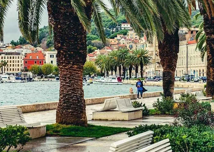 Amber S Podzemnom Garazom Split