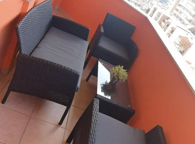 Amber S Podzemnom Garazom *